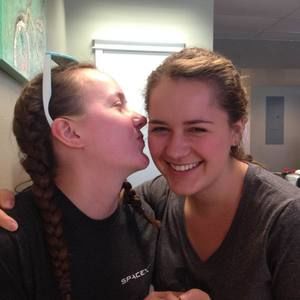 Meet your Posher, Elizabeth